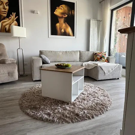 Cathedral Uptown-urban Comfort With Balcony 부쿠레슈티