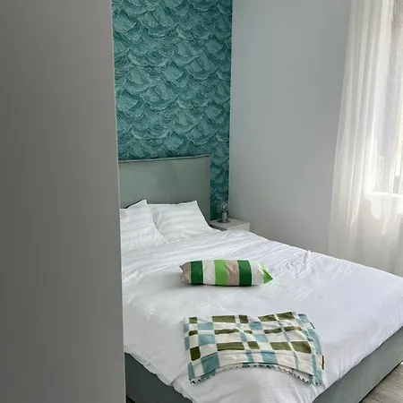 Cathedral Uptown-urban Comfort With Balcony 부쿠레슈티