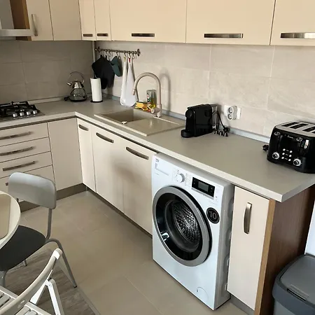 아파트 Cathedral Uptown-urban Comfort With Balcony *