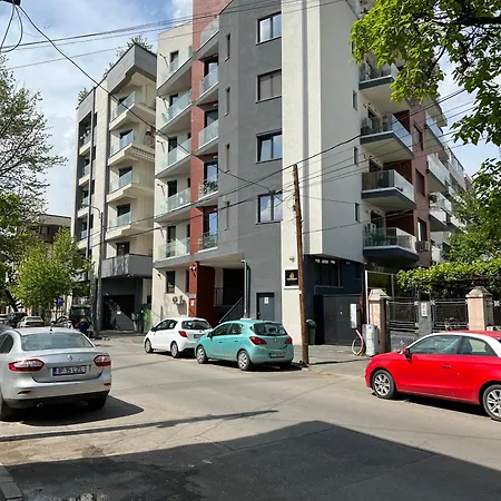 아파트 Cathedral Uptown-urban Comfort With Balcony *