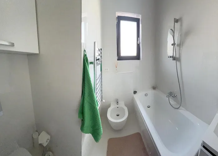 Cathedral Uptown-urban Comfort With Balcony * بوخارست