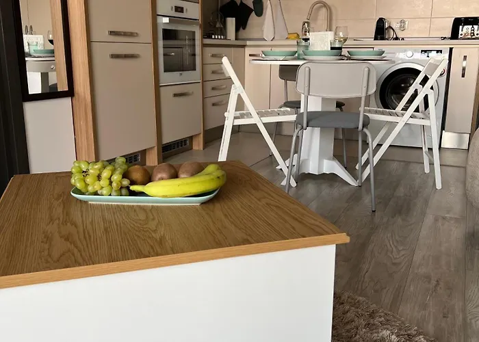 Cathedral Uptown-urban Comfort With Balcony Lägenhet